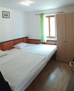 Postel nebo postele na pokoji v ubytování Secluded fisherman's cottage Cove Matuskovica, Pasman - 11343