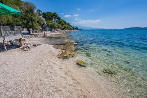 Fotografia z galérie ubytovania Apartments by the sea Kastel Stari, Kastela - 11352 v destinácii Kaštela