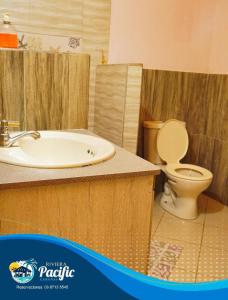 a bathroom with a toilet and a sink at Cabaña Riviera Pacific in Pedernales