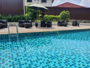 Bazén v ubytování Retreat Resort Pattaya nebo v jeho okolí