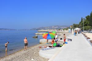 Fotografie z fotogalerie ubytování Apartments by the sea Kastel Luksic, Kastela - 12872 v destinaci Kaštela