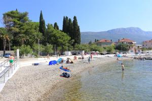 Fotografie z fotogalerie ubytování Apartments by the sea Kastel Luksic, Kastela - 12872 v destinaci Kaštela