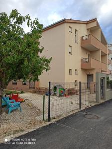 Fotografie z fotogalerie ubytování Apartments with a parking space Kastel Stafilic, Kastela - 13375 v destinaci Kaštela