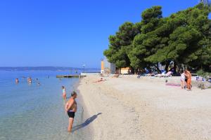 Fotografie z fotogalerie ubytování Apartments by the sea Kastel Kambelovac, Kastela - 14364 v destinaci Kaštela