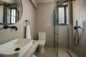 Koupelna v ubytování Skala Hotel + 37 fotografií
