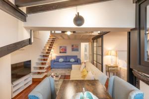 a living room with a couch and a table at Itsasaurre - baskeyrentals in Ondárroa