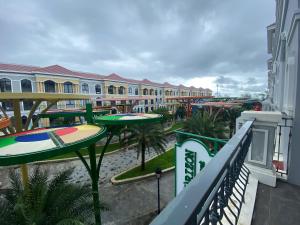 Bazén v ubytování New Horizon Hotel nebo v jeho okolí
