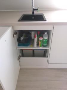 Kuchyň nebo kuchyňský kout v ubytování 2 Schlafzimmerwohnung bei Frankfurt am Main