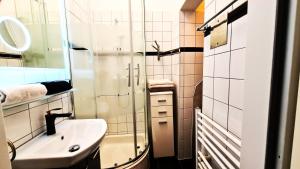 A bathroom at Boutique Apartments Vienna - Premium 6