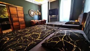A bed or beds in a room at Boutique Apartments Vienna - Premium 6