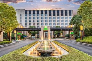 Zahrada ubytování Holiday Inn Shanghai Hongqiao by IHG - near by Hongqiao Airport & NECC