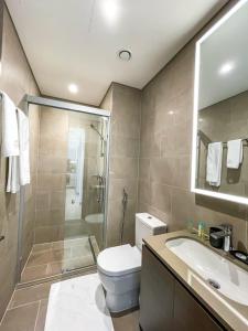 Koupelna v ubytování STAY BY LATINEM Luxury 1BR Holiday Home CV B1304 Near Burj Khalifa