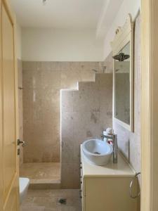 Koupelna v ubytování Cycladic Seaview Beach House - Andromeda