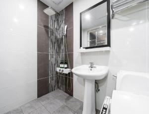 Kupaonica u objektu Java Hotel