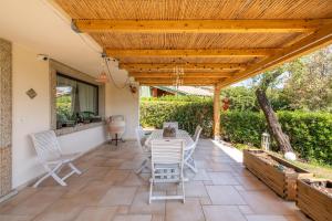 A balcony or terrace at Casa Vacanza Il Bouganville