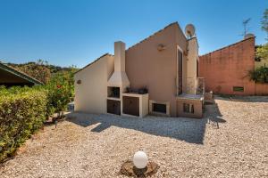 The building in which the holiday home is located