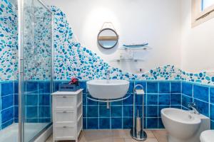 A bathroom at Casa Vacanza Il Bouganville