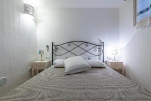 A bed or beds in a room at Casa Vacanza Il Bouganville