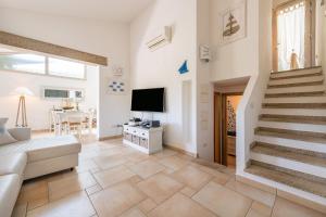 A television and/or entertainment centre at Casa Vacanza Il Bouganville