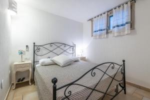 A bed or beds in a room at Casa Vacanza Il Bouganville