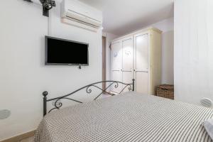 A bed or beds in a room at Casa Vacanza Il Bouganville