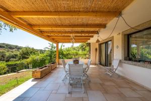 A balcony or terrace at Casa Vacanza Il Bouganville