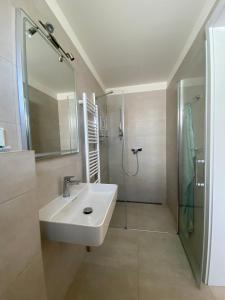 a bathroom with a sink and a shower at Prosluněný dům s výhledem na Pálavu in Brod nad Dyjí