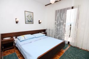 Posteľ alebo postele v izbe v ubytovaní Apartment Drvenik Gornja vala 4890a