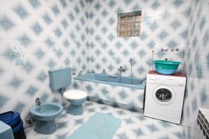 Kúpeľňa v ubytovaní Apartment Drvenik Gornja vala 4890a + 27 fotografií