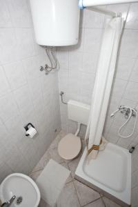 Ванная комната в Apartment Baska Voda 6761b