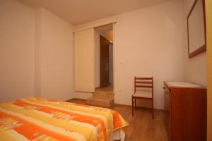 Posteľ alebo postele v izbe v ubytovaní Apartment Podgora 6764b