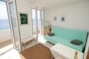Televízia a/alebo spoločenská miestnosť v ubytovaní Apartment Podgora 6805c