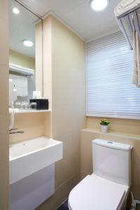 A bathroom at The Cityview - Chinese YMCA of Hong Kong