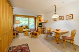 a kitchen and living room with a table and chairs at Pra d'Sura in Maloja