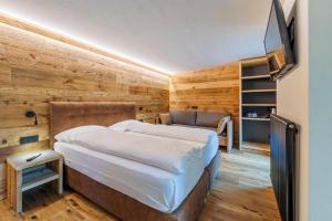 Un pat sau paturi într-o cameră la Steinbock B&B - Apartaments