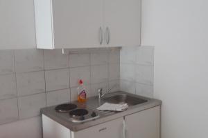Kuchyň nebo kuchyňský kout v ubytování Studio Podaca 6745b