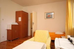 พื้นที่นั่งเล่นของ Triple Room Baska Voda 6748a +10 ภาพ