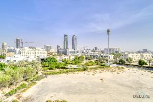 Nespecifikovaný výhled na destinaci Dubaj nebo výhled na město při pohledu z apartmánu