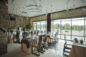 Victoria Hotel & Business centre Minsk 레스토랑 또는 맛집