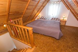 Postel nebo postele na pokoji v ubytování Dom nad jeziorem Sapowice