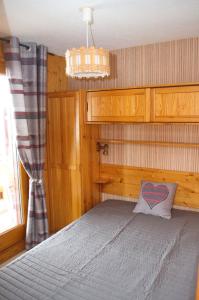 Alexandra - Appartement 4 pers - Chatel Reservationにあるベッド