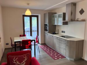 A kitchen or kitchenette at Dolomites Holiday Home