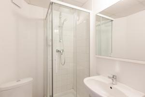 Bagno di Hôtel F1 Reims Tinqueux
