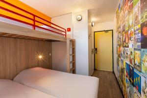 a bedroom with a bunk bed and a ladder at Hôtel F1 Reims Tinqueux in Reims