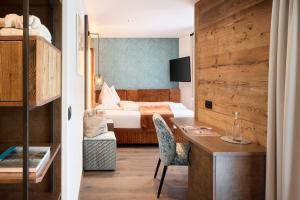 Rúm í herbergi á Hotel Comploj Adults only
