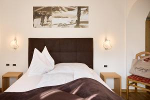 Rúm í herbergi á Hotel Comploj Adults only