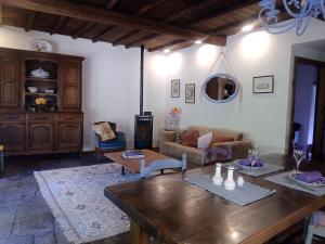 Posedenie v ubytovaní Charming cottage in the heart of the Ribera sacra