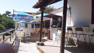 Restauracja lub miejsce do jedzenia w obiekcie La Serrana de la Vera Casa Rural TR-CC-00366