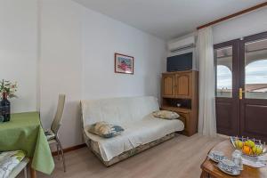 a living room with a couch and a table at Apartments with a parking space Novigrad - 2536 in Novigrad Istria
