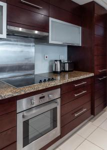Kuchyň nebo kuchyňský kout v ubytování Studio in Burj Views by Radiance Vacation Stays